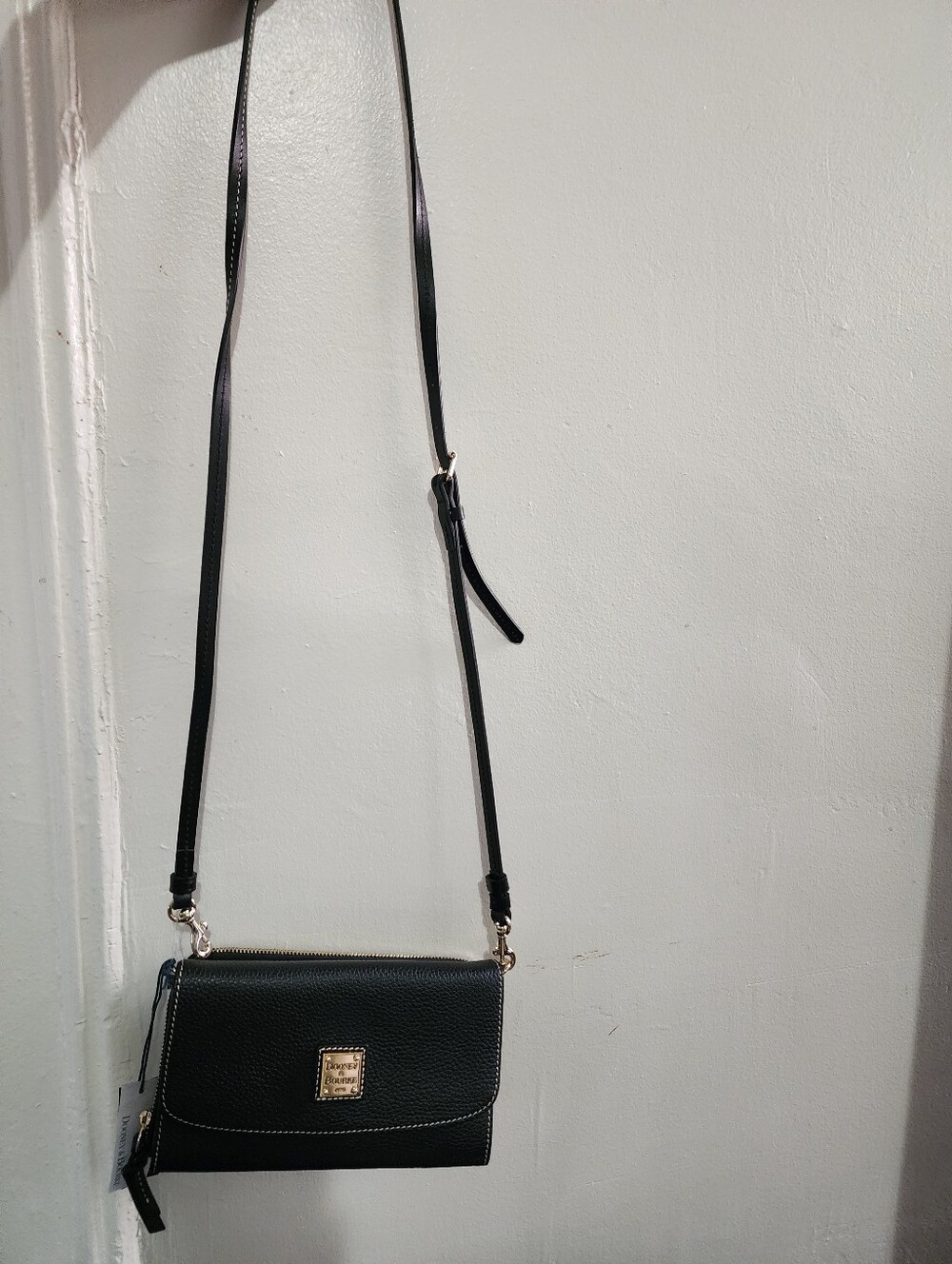 Dooney & Bourke Black Pebbled Leather Crossbody Wallet with Gold Hardware - Picture 14 of 15